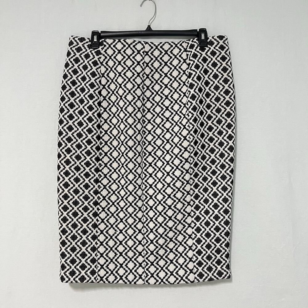 Lane Bryant Pencil Skirt Zipper Accent Geometric Print Size 20 BlackWhite Career - Picture 4 of 11